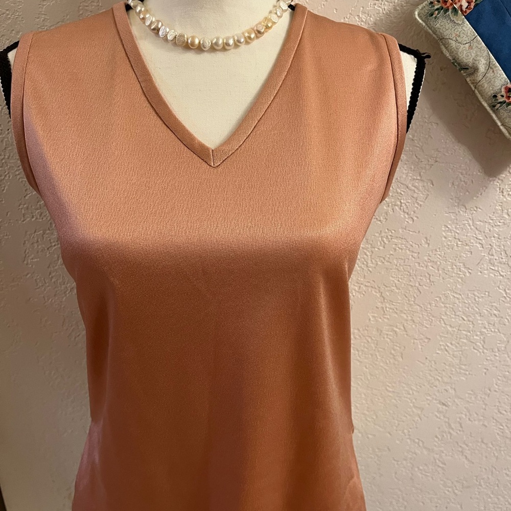 Sleek Vintage Pink Fitted Sleeveless Tank Top